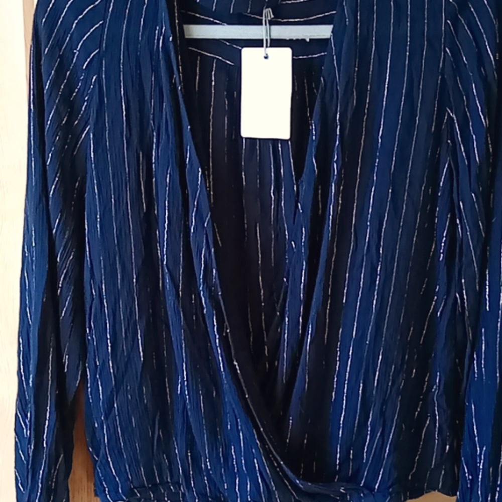 Skye's Blue Wrap Waist Blouse Dark Blue and Silver threads Size Small NWT - Picture 3 of 7